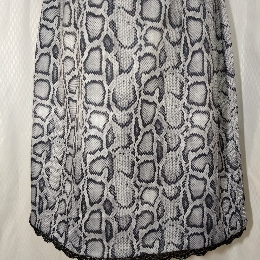 CDC Petites Sleeveless Sheath Dress, Grey/Black Reptile Print with Lace, Size 6 - Picture 9 of 10